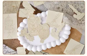 Vue détaillée d'autocollants vintage en papier nacré pour scrapbooking et journal