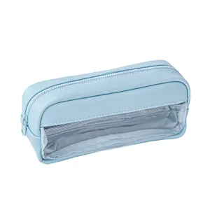 Große hellblaue Leder-Federtasche mit einem transparenten Fenster und Reißverschluss