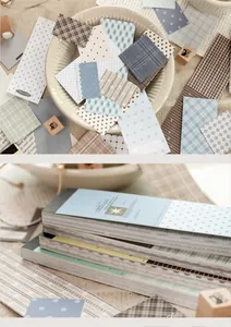 Primo piano di carta decorativa vintage a griglia e quadri per decorazione diario fai-da-te