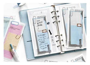 Minimalistische ästhetische Notizzettel-Fragmente für kreatives Scrapbooking
