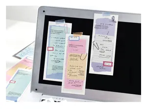 Ästhetische Notizzettel der Fragments-Serie auf einem Laptop-Bildschirm für Scrapbooking