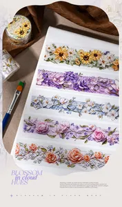 Vue détaillée du ruban adhésif PET floral en relief avec texture peinture