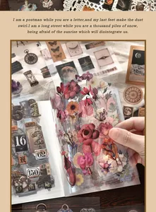 Close-up van doorschijnende vintage bloemen PET-stickers voor DIY-scrapbooking en dagboek