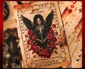 Vista dettagliata del design della sposa scheletrica gotica sulle carte da poker vintage Muroo