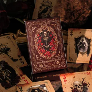 Carte da Poker Gotico Retrò Linguaggio Segreto Nella Nebbia Carte da Gioco Mistero Oscuro Illustrazione Vintage Teschio