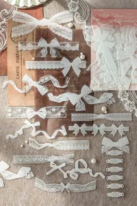 Vista dettagliata di adesivi a fiocco in pizzo bianco PET per decorazione scrapbooking