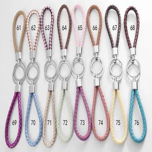 Vue détaillée de porte-clés en cuir PU tressé multicolore avec codes de sélection 61 à 76
