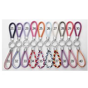 Collection complète de porte-clés en cuir PU tressé en 20 couleurs avec numéros SKU