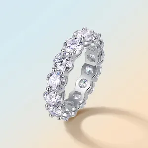 Anello eternity in moissanite argento 925, design di lusso scintillante per donna