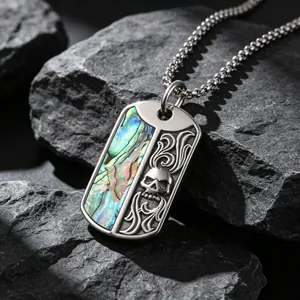 Collier crâne en acier titane avec incrustation d'abalone pour hommes style dog tag