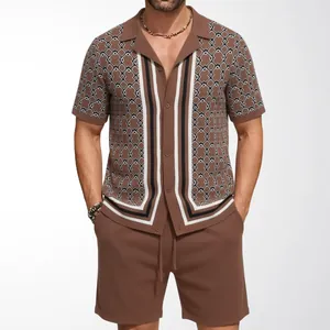 Braunes Herren-Strickset mit geometrischem Muster, Kurzarm-Strickjacke und passender Short