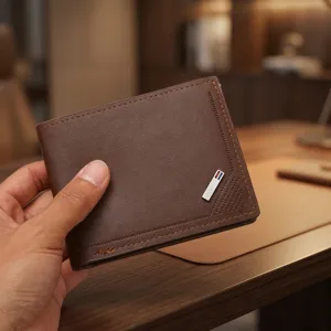 Men Short Bifold Wallet Litchi Pattern PU Leather Slim Multi Card Slots Horizontal Business Casual Purse With Metal Logo