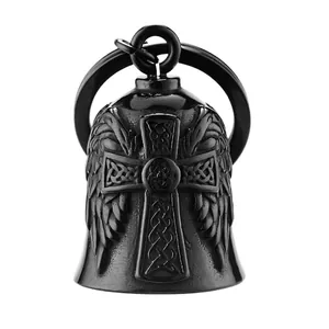Llavero vintage de campana negra para motero con diseño grabado de cruz y alas para viaje