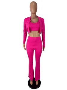 Vista dettagliata del set sportivo 3 pezzi rosa acceso da donna con giacca e pantaloni
