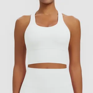 Vue détaillée de face d'un soutien-gorge de sport blanc avec large bande de maintien