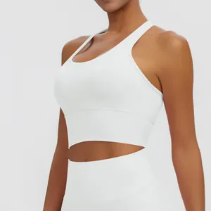 Vue latérale détaillée d'un soutien-gorge de sport blanc de qualité supérieure