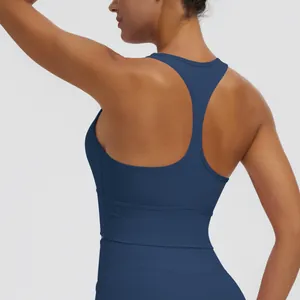 Vue détaillée du dos d'un soutien-gorge de sport bleu marine pour le yoga et fitness