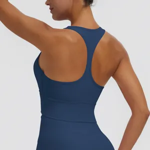 Vue détaillée du design dos nageur de ce soutien-gorge de sport bleu à séchage rapide