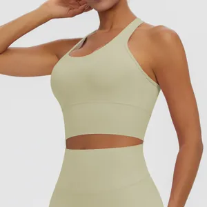 Vue détaillée de la brassière de sport kaki dos nageur et du legging de yoga pro