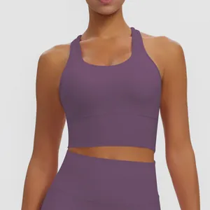 Vue détaillée du soutien-gorge de sport violet à dos nageur en tissu à séchage rapide élastique