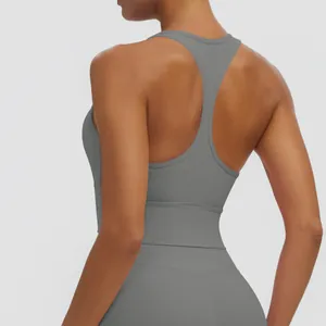 Vue arrière détaillée d'un soutien-gorge de sport gris dos nageur pour le yoga et gym.