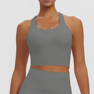 Vue détaillée du soutien-gorge de sport gris à dos nageur pour yoga et fitness
