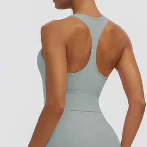 Vue arrière détaillée d'un soutien-gorge de sport dos nageur gris pour yoga et fitness