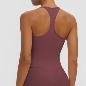 Rückansicht eines dunkelvioletten Sport-Tops mit Racerback für Yoga und Fitness