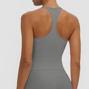 Nahaufnahme der Rückansicht eines grauen Racerback-Sportoberteils für Yoga und Gym