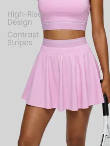 Jupe de tennis rose pour femmes avec taille haute et bande contrastée pour le fitness