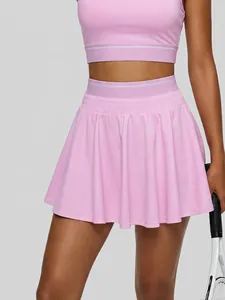 Jupe de tennis rose pour femmes avec taille haute et bande contrastée pour le fitness