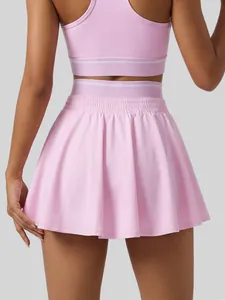 Jupe de tennis plissée rose à double ceinture, vue arrière, tenue de sport femme
