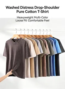 T-shirts en coton délavé épais en plusieurs couleurs présentés sur un portant