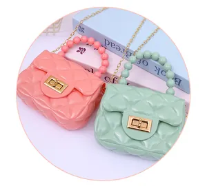 Mini gesteppte Jelly-Umhängetasche mit Perlengriff und goldener Kette in Pastellfarben