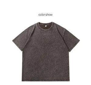 T-shirt épais délavé couleur café avec un design de col rond au style vintage sobre.