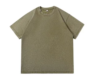 Vue détaillée montrant la texture d'un t-shirt lourd en coton vintage délavé