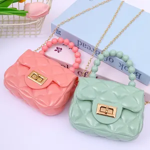 Stylische gesteppte Jelly-Minitasche mit Perlengriff und Goldkette in Pink und Grün
