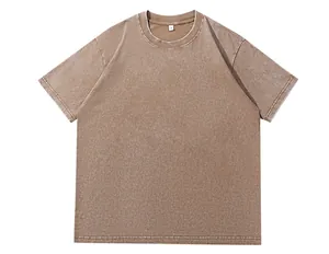 Gros plan détaillé d'un t-shirt en coton marron délavé de style vintage