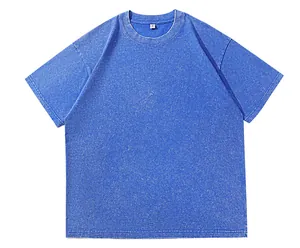 Vue détaillée d'un t-shirt bleu épais effet délavé vintage à col rond et coton