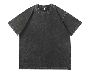 Vue détaillée du t-shirt noir délavé à l'acide de 230g montrant la texture vintage