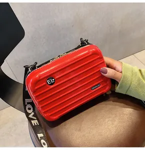 Lebhafte rote Umhängetasche im Minikoffer-Stil mit breitem, gewebtem Logo-Gurtband