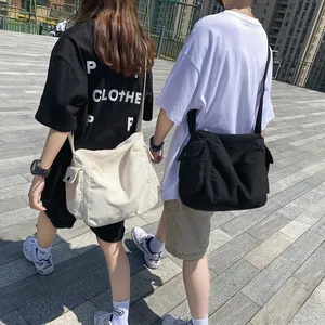 Ζευγάρι πάνινες τσάντες χιαστί στυλ Harajuku σε μαύρο και μπεζ για άνδρες φοιτητές
