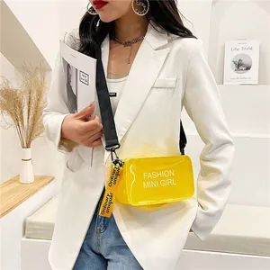 Bolso bandolera de PVC transparente amarillo vibrante, ideal para salidas de verano con estilo