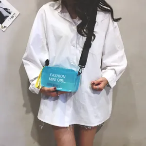 Bolso bandolera cuadrado de gelatina azul transparente con correa ajustable