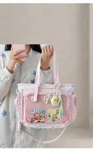Rosa japanische Ita-Tasche mit transparentem Sichtfenster und weißer Spitzenverzierung