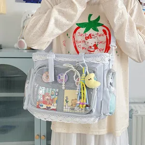 Japanische Ita-Tasche in Hellblau mit transparentem Fenster und feiner Spitzenverzierung