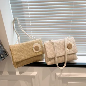 Elegante bolso bandolera de paja tejida para verano con decoración de margarita chic