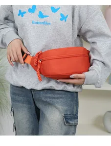 Leuchtend orangefarbene Sport-Gürteltasche aus Nylon mit geflochtenen Reißverschlüssen