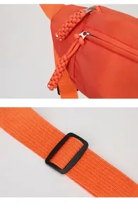 Detailansicht des glatten Reißverschlusses und des verstellbaren Gurts der Tasche