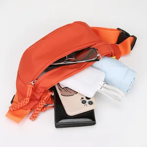 Geräumige orangefarbene Nylon-Gürteltasche für Sport und Alltag mit viel Stauraum